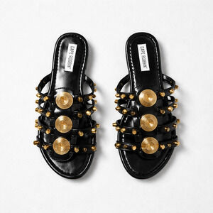 NWOB Cape Robbin Vintage-10 Flat Studded Strappy Sandals Size 8.5